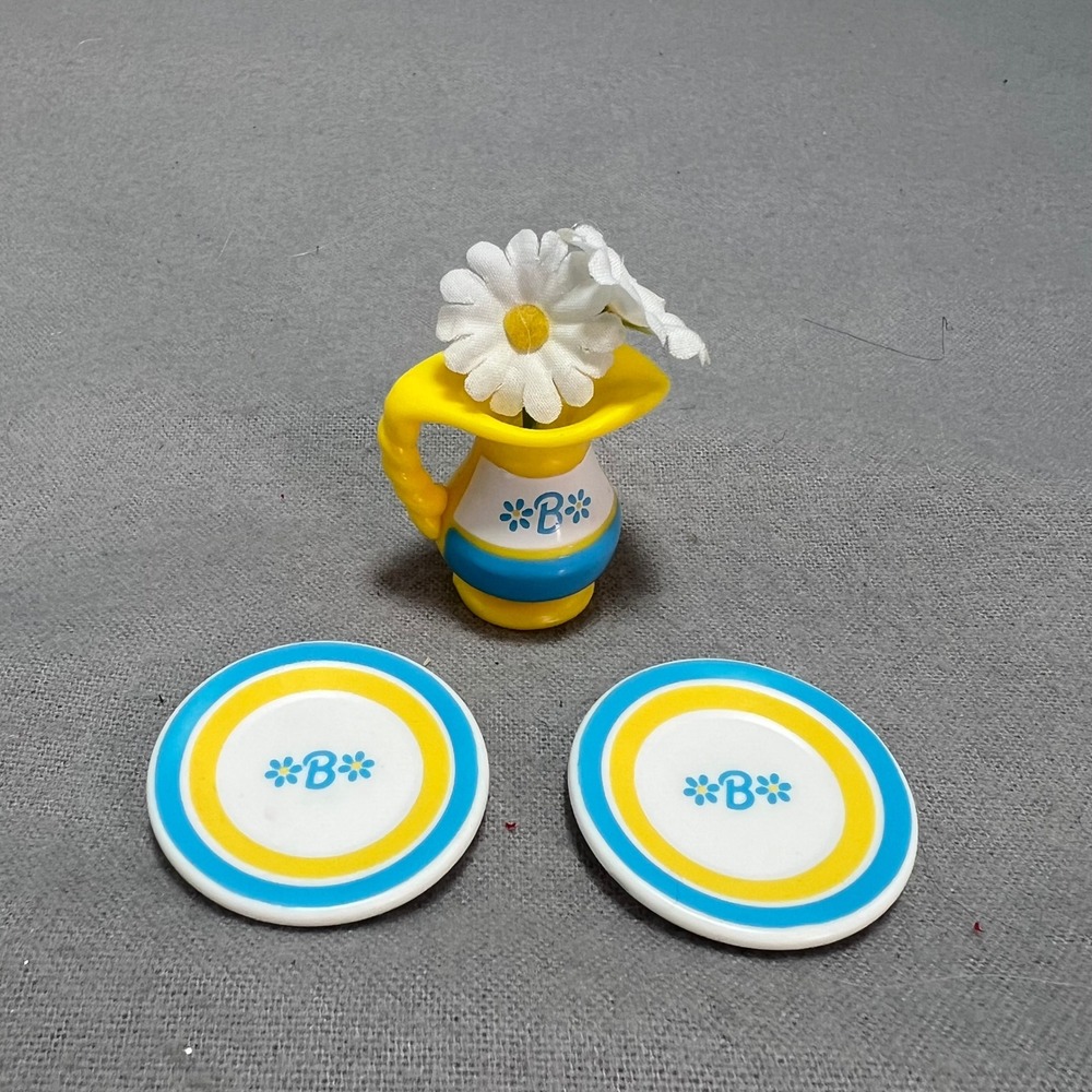 Barbie Pretty Treasures Picnic Pitcher & Plates Yellow Blue Floral 1995 Vintage